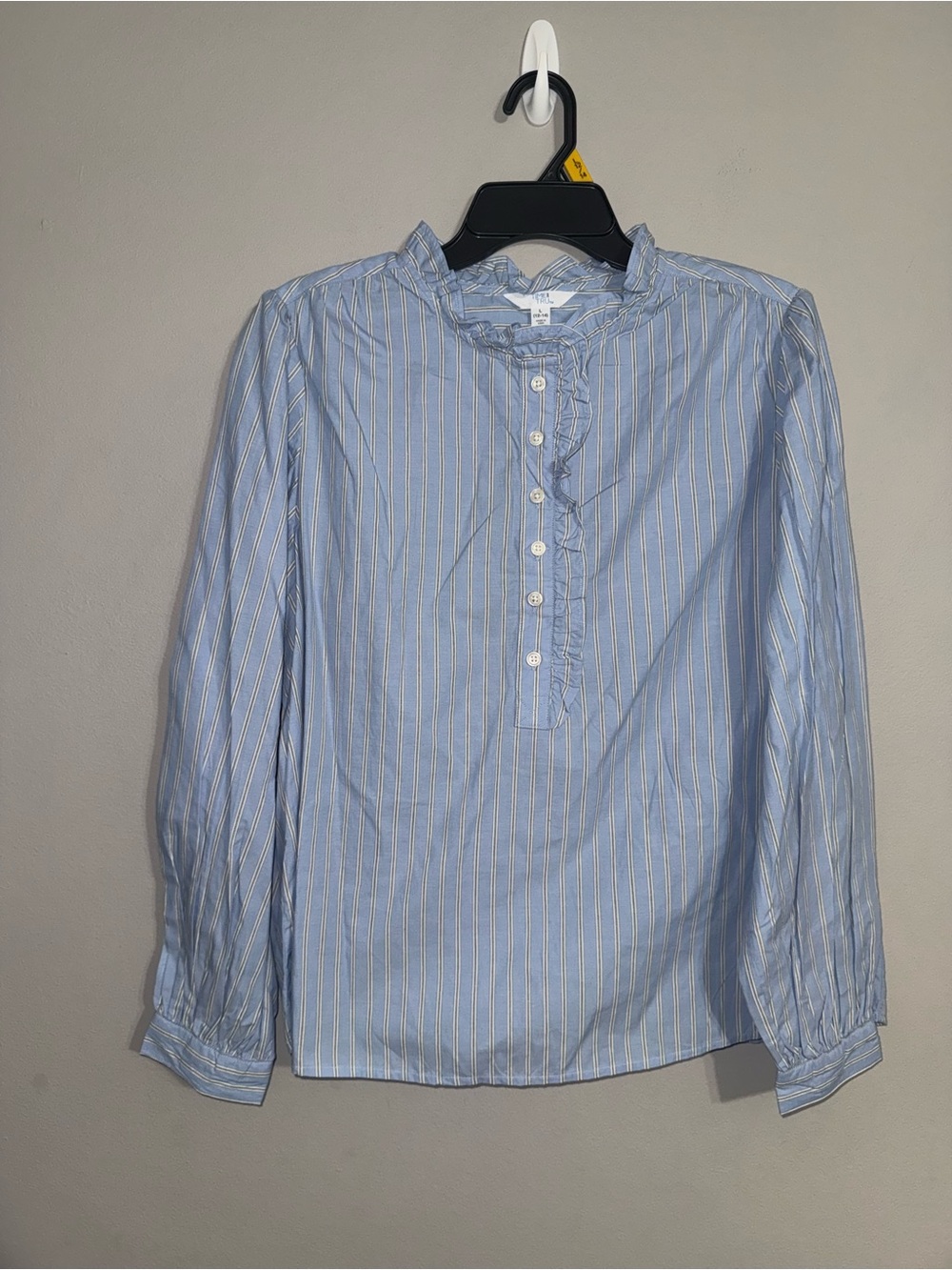 Time and Tru Women’s Blue Striped Ruffle Front Button Down Blouse Large